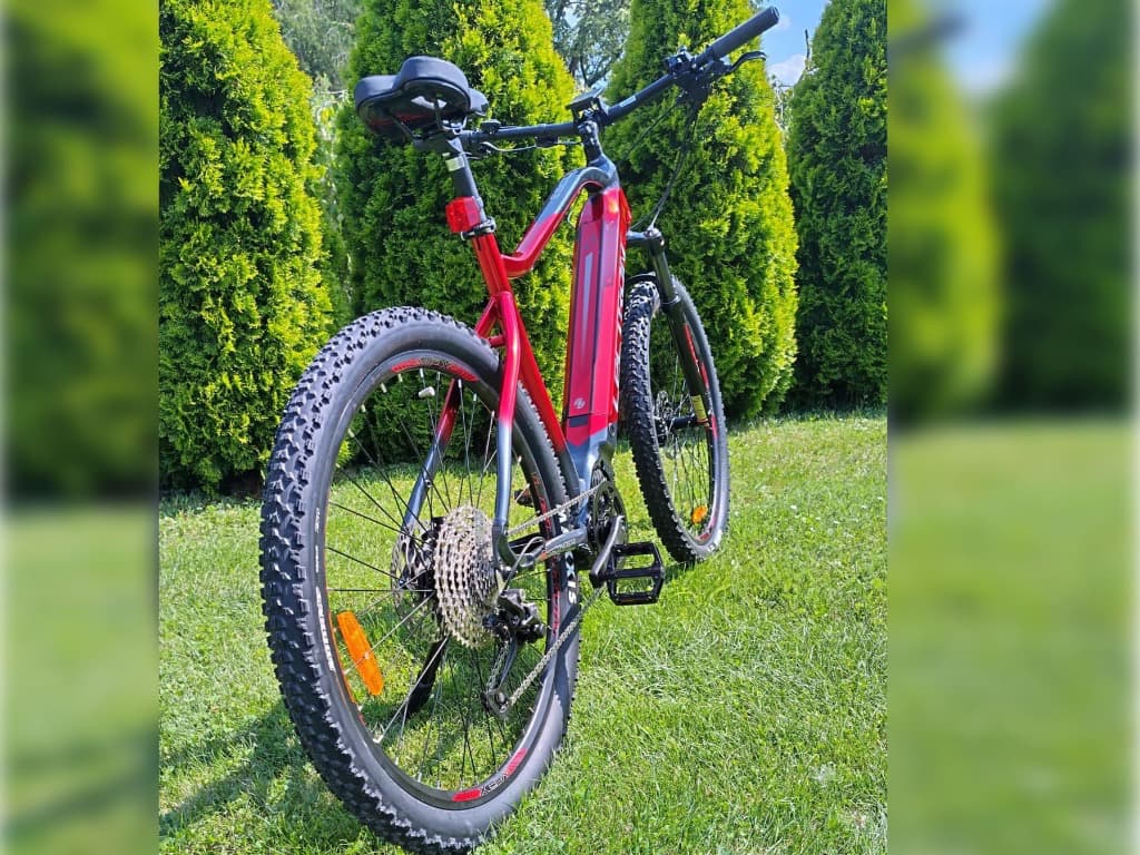 Elektrokolo Lectron před prodejnou Cyklotovačov