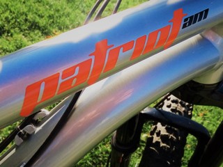 Patriot AM – detail loga