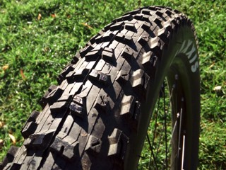 Patriot AM – detail pláště Maxxis